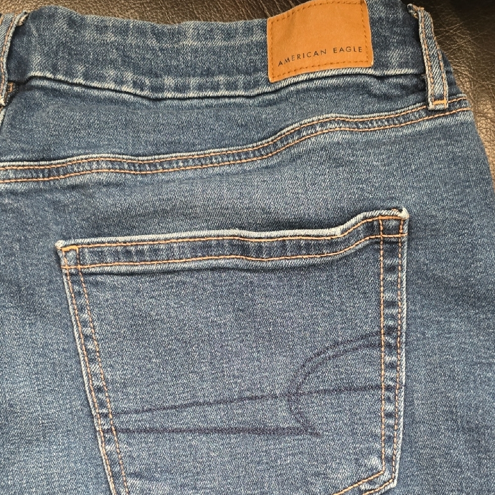 American Eagle Blue Denim Jeans (Curvy) - Picture 3 of 9